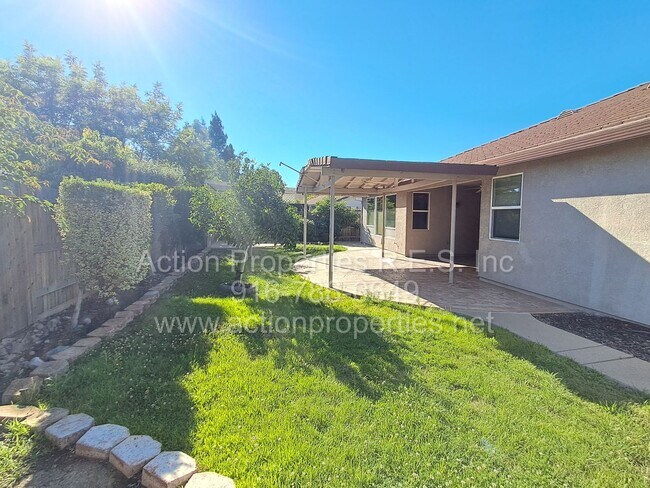 Building Photo - Action Properties R.E.S. Inc. Offering Beautiful Highland Park Single Story 3 Car, 4 Bedroom, Gar...