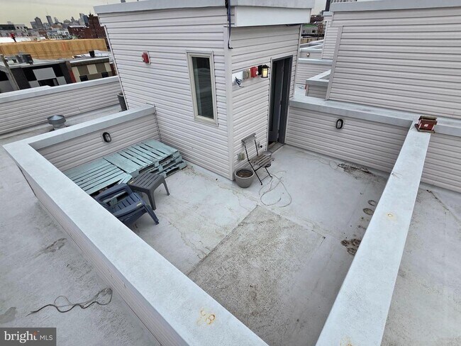 Building Photo - 411 W Berks St