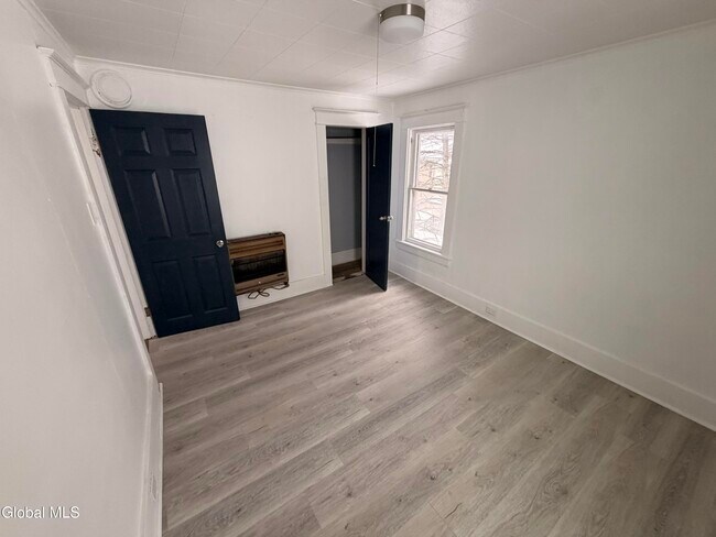 Building Photo - 15 James St