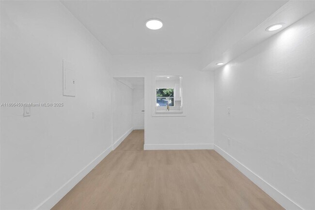 Building Photo - 1315 NE 146th St
