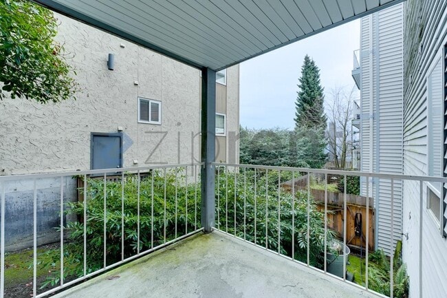 Building Photo - 2419 8th Ave N