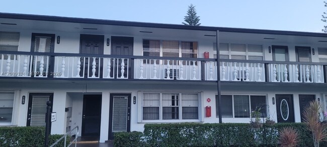 Building Photo - 175 Sussex I
