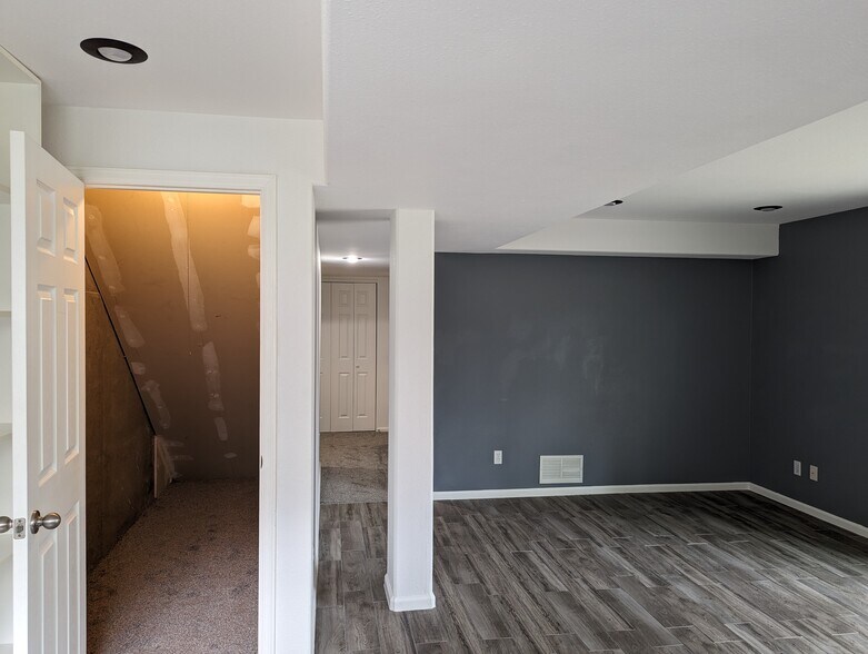 Building Photo - 9464 W Hinsdale Pl