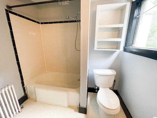 Building Photo - 705 E Seneca St