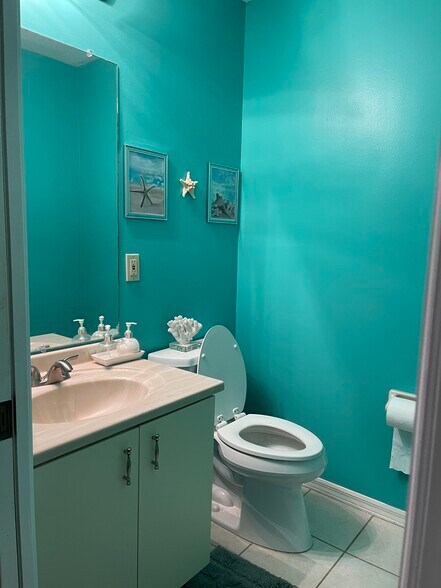 Guest bathroom - 13120 Whitehaven Ln
