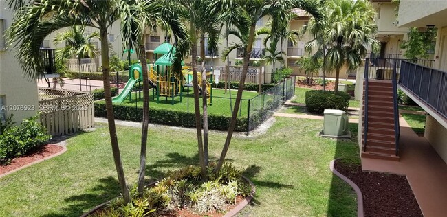 Building Photo - 8550 SW 109th Ave
