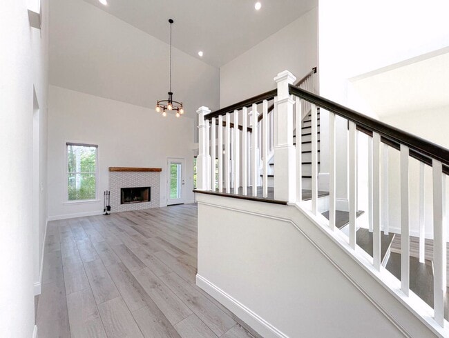 Building Photo - Newer Construction Farmhouse Style Home!