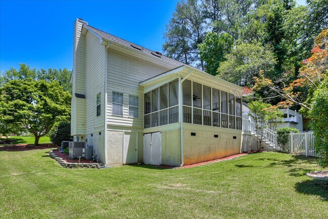 Building Photo - 869 Hickory Ridge Rd