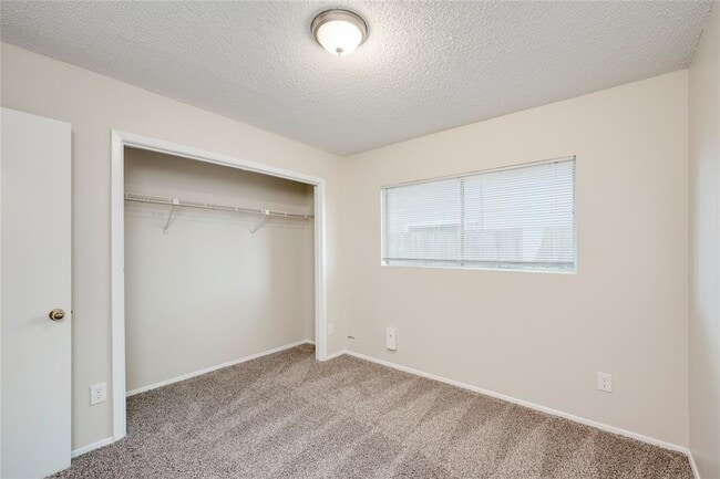 Building Photo - 6900 Branchwood Dr