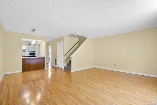 Building Photo - 94 Oak Ridge Dr