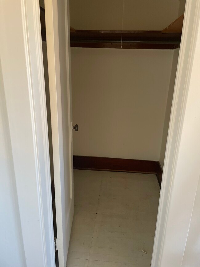 Building Photo - 210 E Pitkin Ave