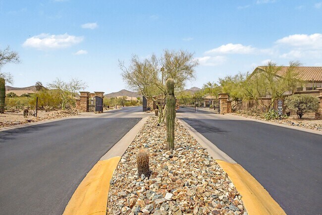 Building Photo - Beautiful Sonoran Heights 4 bed Home, 3 car garage, and Pool