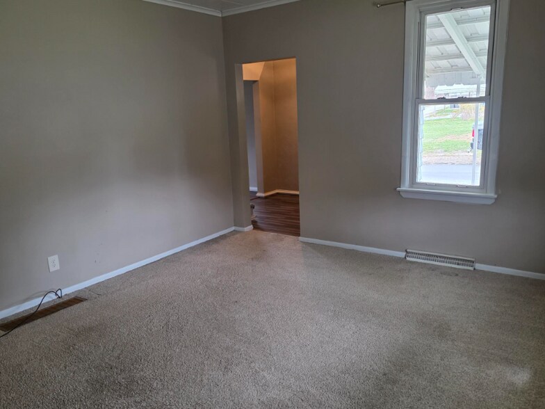 Building Photo - 1704 Broad St