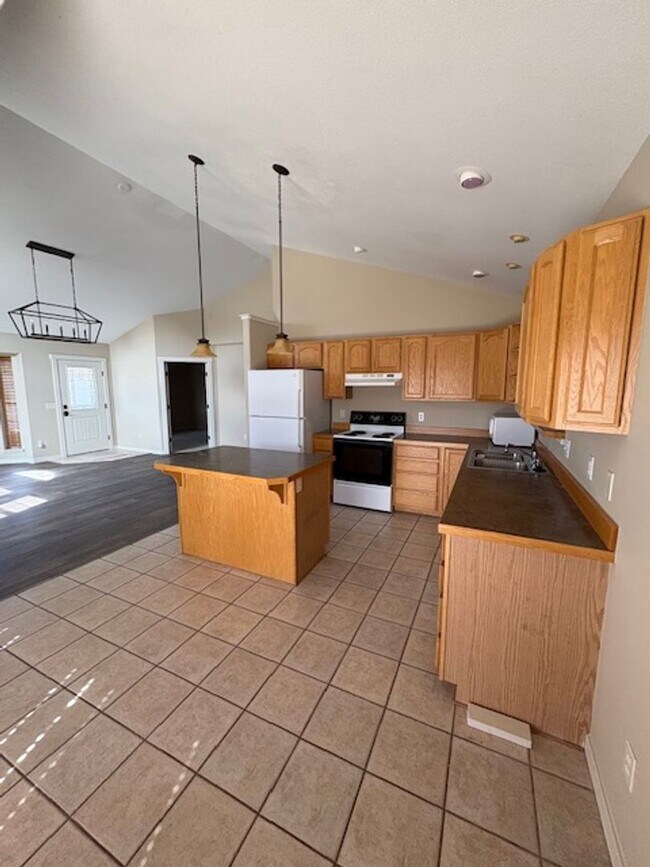 Building Photo - Stunning 3-Bedroom, 2-Bath Home with Lake Views!