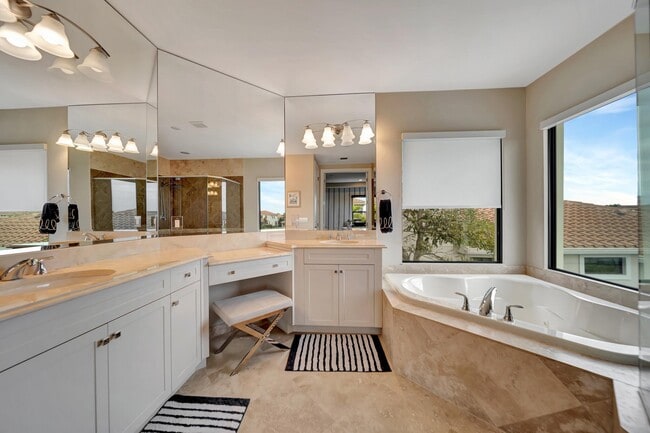 Building Photo - 10302 Sweet Bay Manor