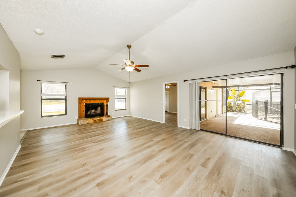 Building Photo - 4725 Country Oaks Blvd