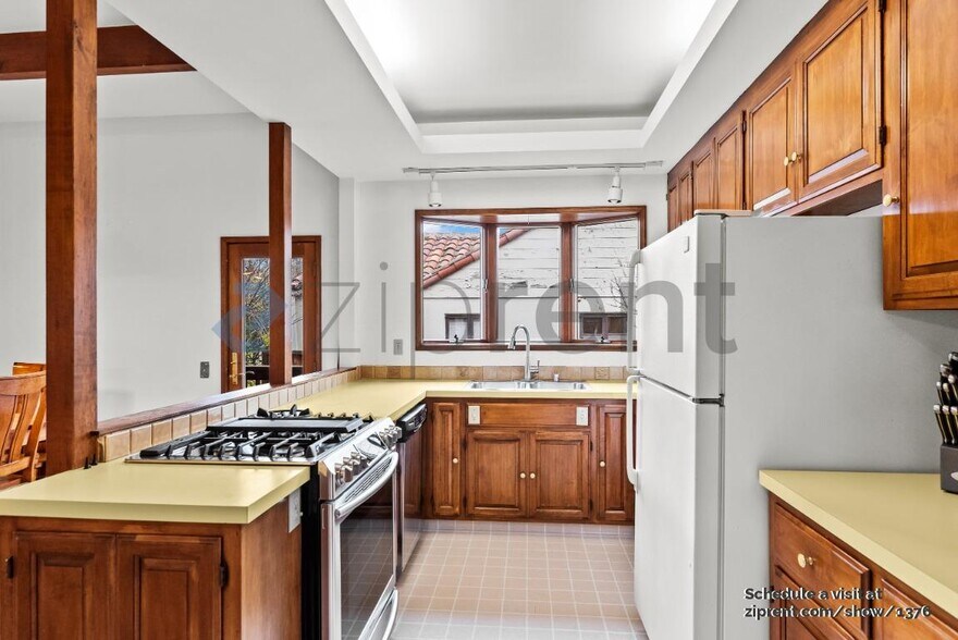 Building Photo - 2280 Hanover St