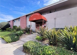 Primary Photo - 5050 Linden Ave