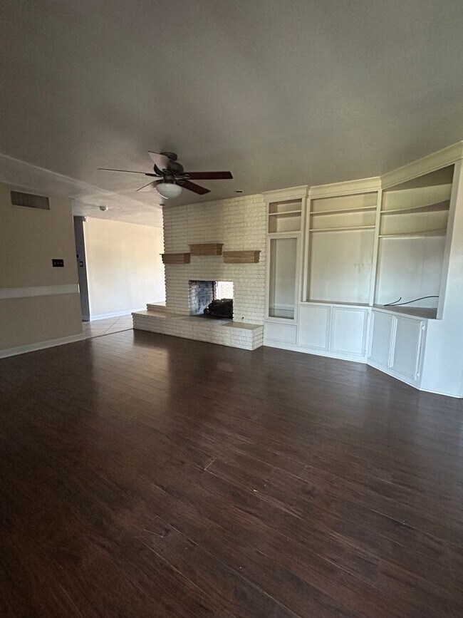Building Photo - 1434 Custer Ave