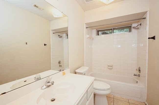 Building Photo - 16302 Ash Point Ln