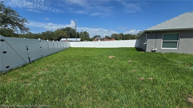 Building Photo - 1870 N Zenith Rd