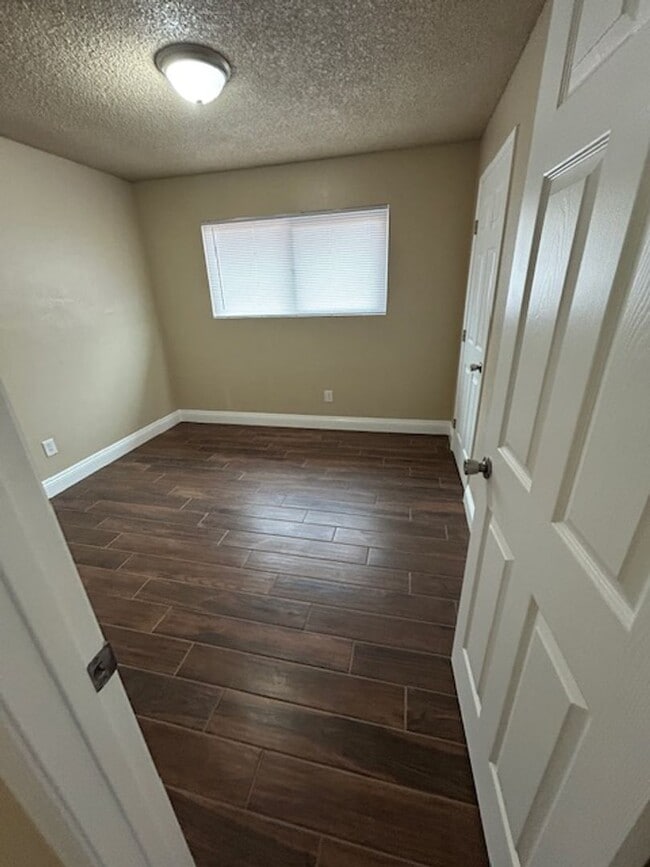 Building Photo - *** MOVE IN SPECIAL - $300.00 OFF FIRST MONTHS RENT***