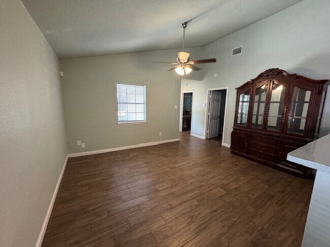 Building Photo - Nicely Remodeled Southside San Antonio Hom...