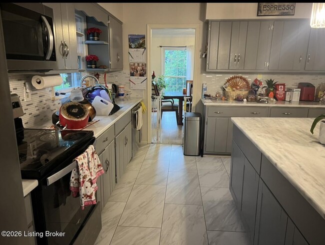 Building Photo - 3012 Lexham Rd