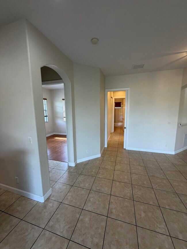 Building Photo - 8079 NW 127th Ln
