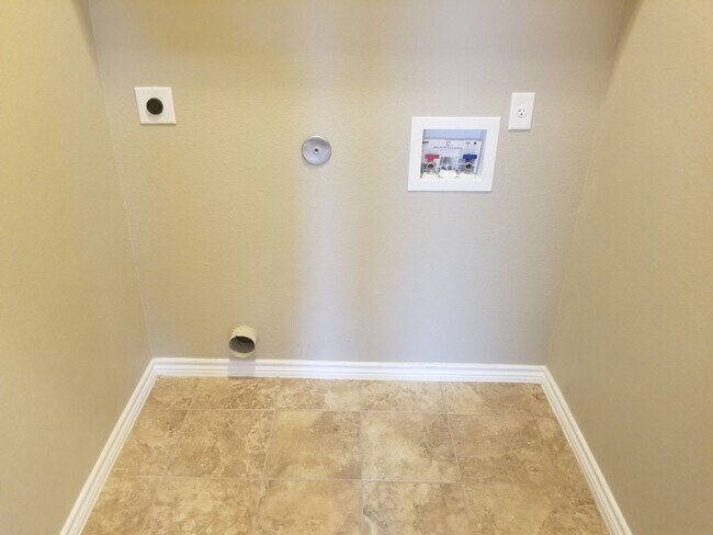 Building Photo - 4302 Hunters Pl Dr