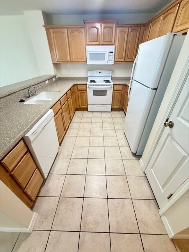 Building Photo - Crestview Townhouse