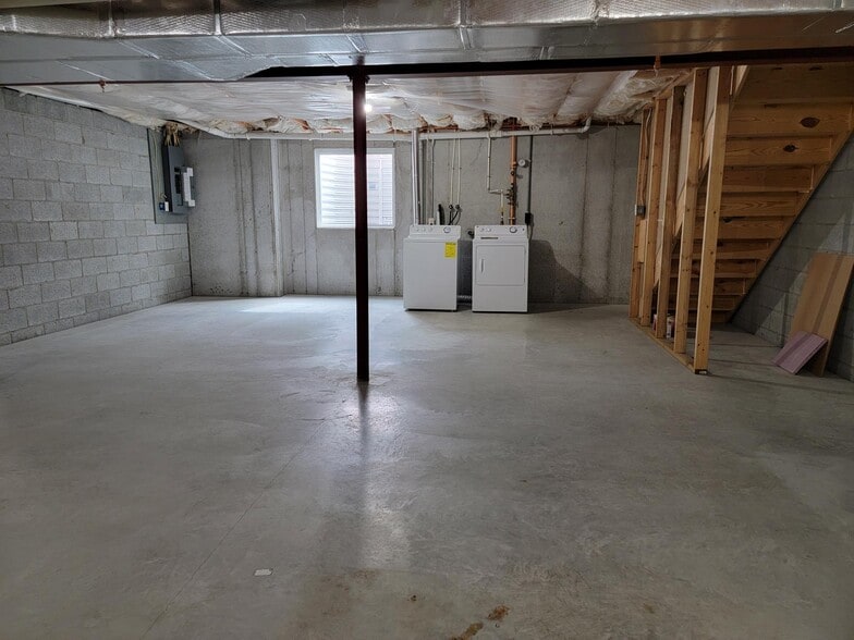 Building Photo - 56 Gable Dr