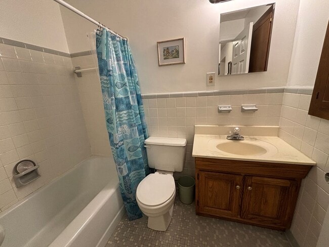 Building Photo - Sun Harbor