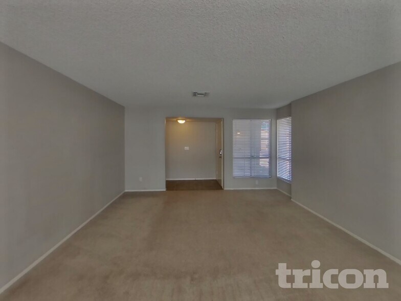 Building Photo - 5651 W Cheryl Dr