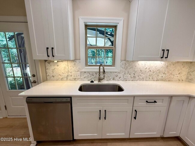 Building Photo - 300 Mashie Ct