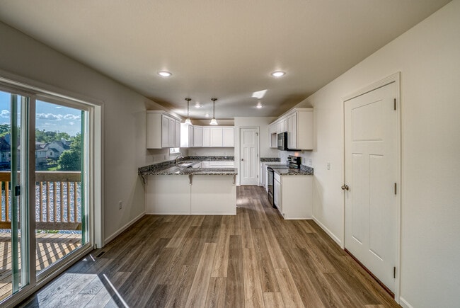 Building Photo - 220 E Sunset Cove Ln