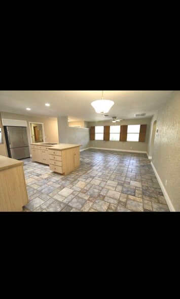 Building Photo - 1402 Cormorant Rd