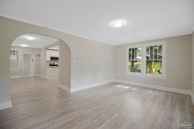 Building Photo - 1322 Wisteria Ave