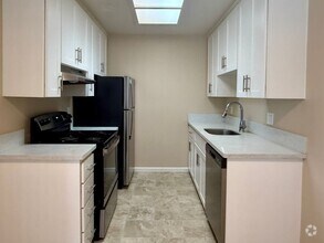 Building Photo - Bright and Updated 1 Bedroom 1 Bath Upstai...