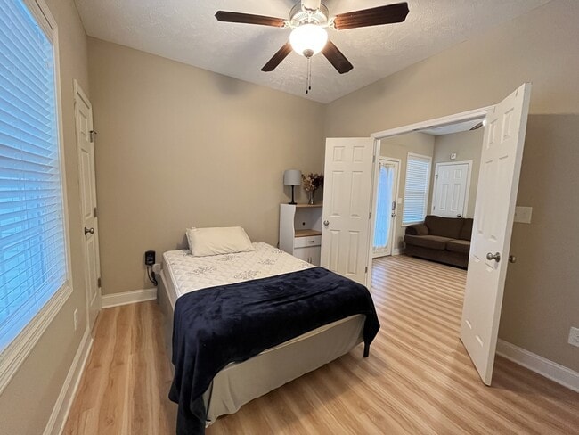 Building Photo - 1324 Jordan St