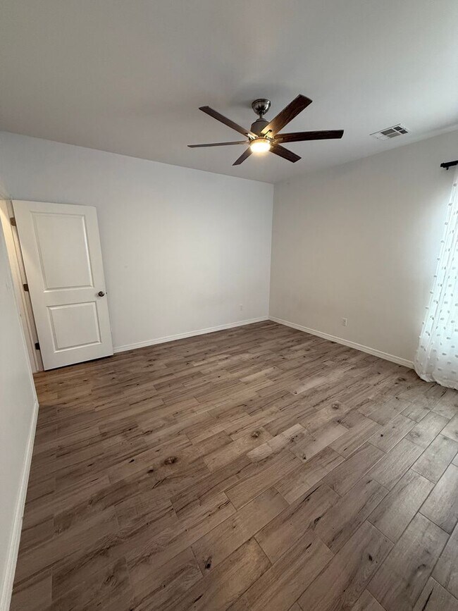 Building Photo - Beautiful home in Sonoma Springs! 4bed, 2.5 baths