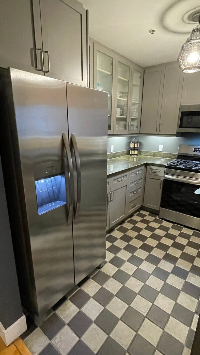 Building Photo - 190 15th St