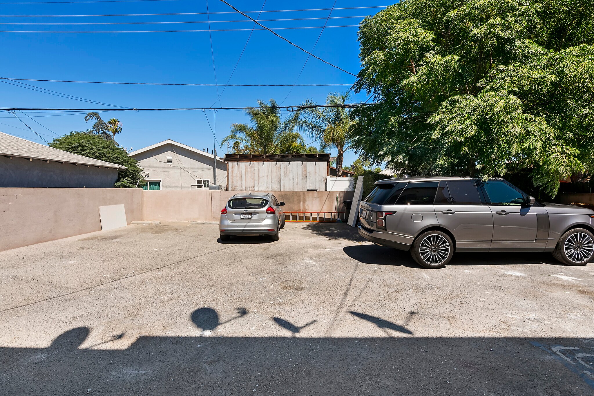Building Photo - 5742 Vineland Ave