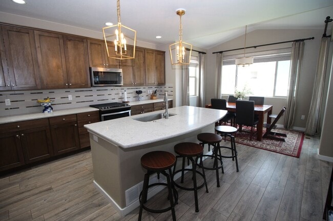 Building Photo - 2392 Pelican Bay Dr