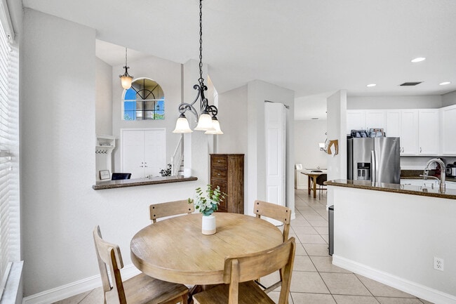 Building Photo - 8876 Sandy Crest Ln