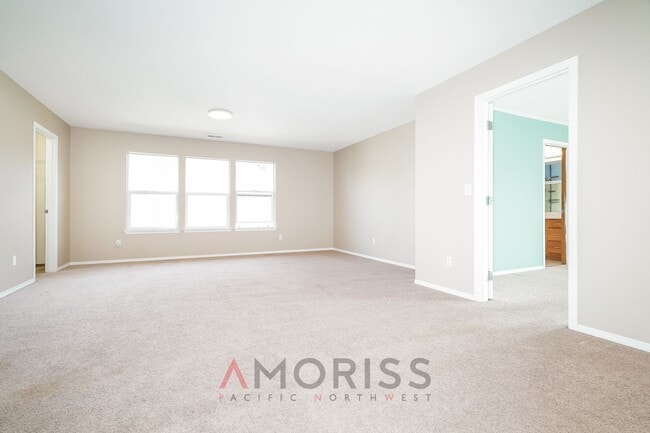 Building Photo - Spacious home in gated community