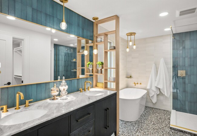 Primary Bath - 15590 NW Norwich Cir