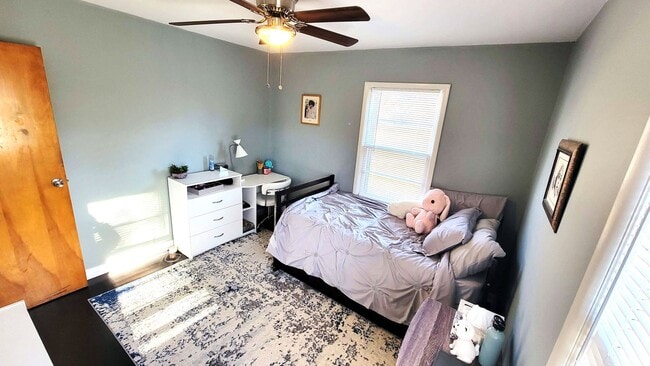 Building Photo - Clean 4 Bedroom Ready For Rent