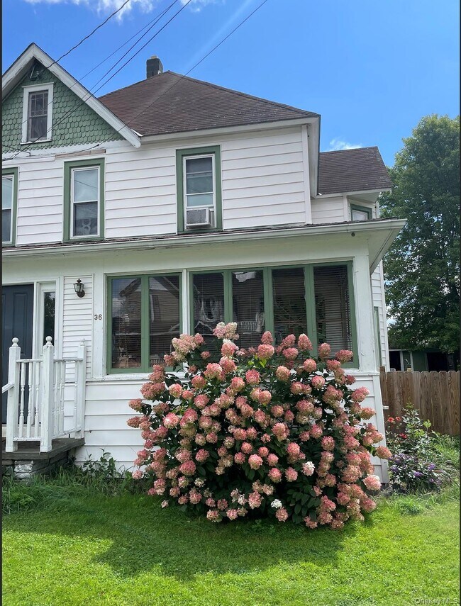 Building Photo - 36 Middle St