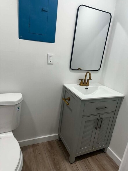 Building Photo - 4904 Fontana St